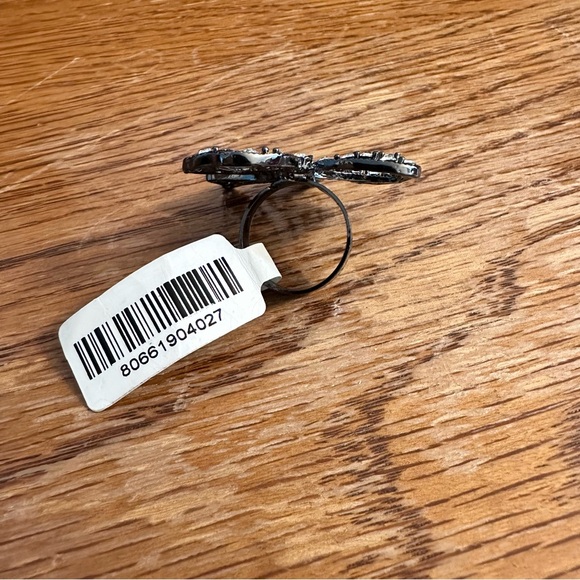 Forever 21 Dark Grey Crystal Bow Ring Size 7 - Picture 3 of 3